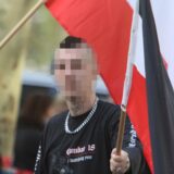 Robin S. ist ein bekannter Neonazi. Die Montage zeigt zudem das Cover der Reportage „Weisse Wölfe“ der Publizisten Jan Feindt und David Schraven über rechten Terror.