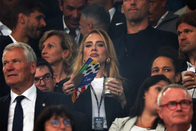 Der britische Popstar Adele zum EM-Halbfinale im Signal Iduna Park in Dortmund