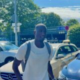 Serhou Guirassy kommt am Dortmunder Airport an und fliegt nach Paris.