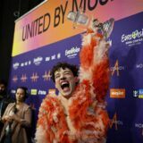 Nemo aus der Schweiz nach dem Gewinn im Finale des Eurovision Song Contest