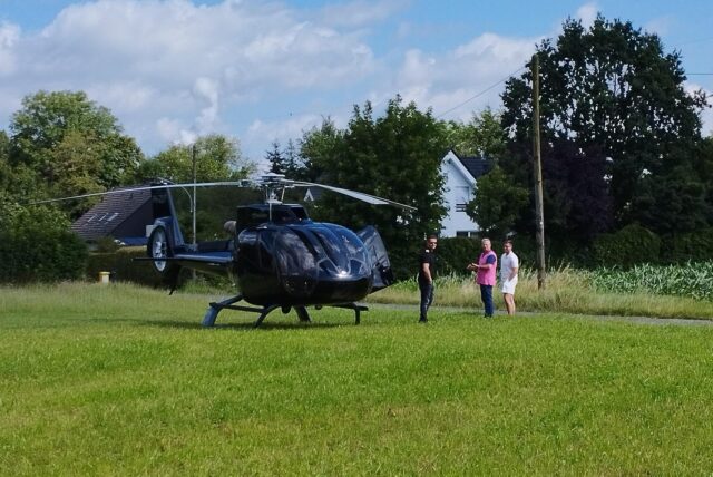 Der Helikopter, der einige der Fans der Niederlande nach Dortmund gebracht hat, hat sie am Tag nach dem EM-Halbfinale auch wieder abgeholt.