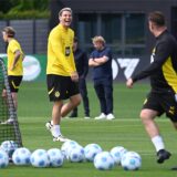 Niklas Süle lacht.