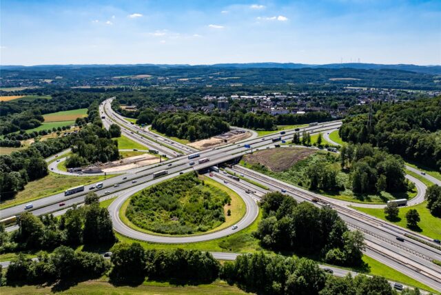 Ein Luftbild zeigt das Westhofener Kreuz bei Schwerte von oben.