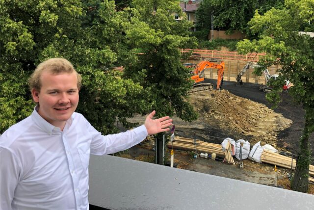 Hendrik Schabsky zählt zurzeit zu den schaffenskräftigsten Immobilieninvestoren in Unna. Trotz steigender Kosten, komplexeren Vorgaben und einer oft schwerfälligen Bauverwaltung bei der Stadt stellt er in beachtlichem Tempo neue Wohngebäude auch für den gehobenen Anspruch fertig. Insgesamt muss Unna aber beim Thema Wohnungsbau zulegen, um die Bedarfe zu decken. Als Hindernis erwies sich zuletzt die Knappheit an überhaupt verfügbaren Bauflächen.