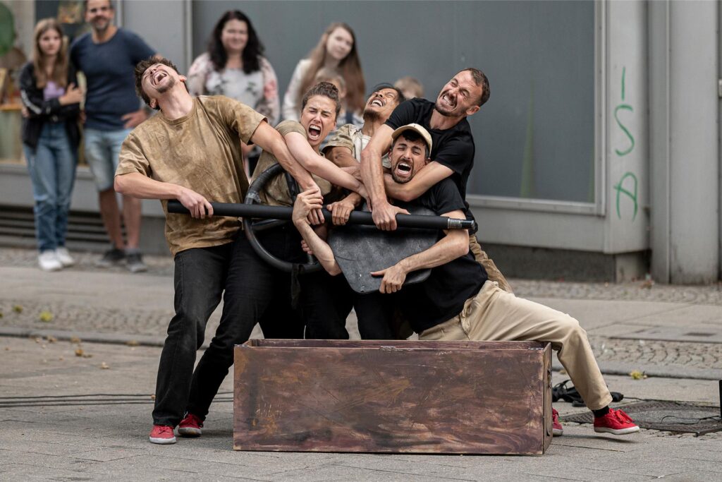Die „Funky Monkeys” verbinden Tanz und Humor. Die „Funky Monkeys” verbinden Tanz und Humor.