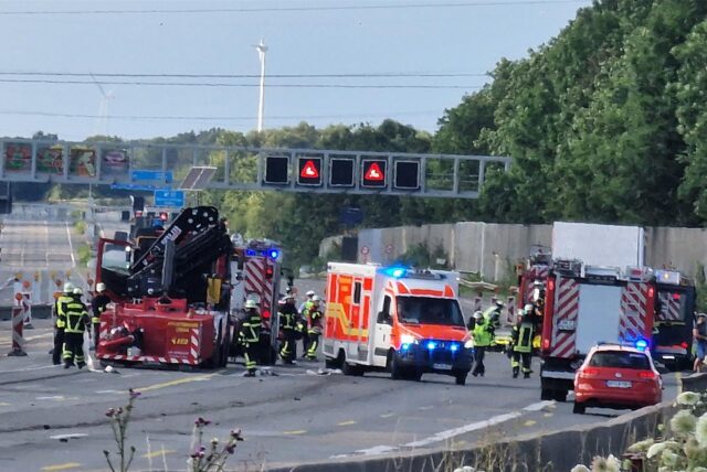 Ein Gasleck an einem Lkw auf der A1 bei Unna.