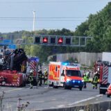 Ein Gasleck an einem Lkw auf der A1 bei Unna.