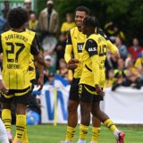 Felix Nmecha jubelt gemeinsam mit Jamie Bynoe-Gittens.