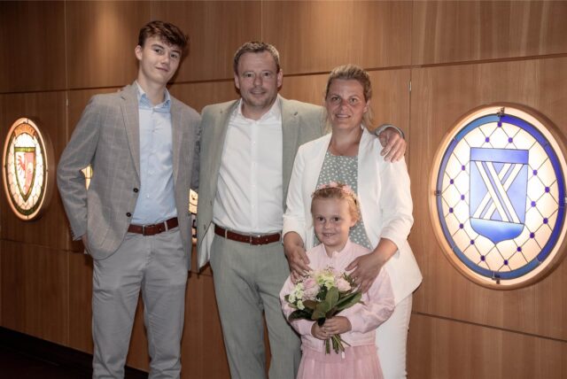 Ann Kristin (geborene Eggers) und Maik Overberg haben geheiratet. Die gemeinsame Tochter Lea und ihr Halbbruder Nico wohnten der Trauung bei.