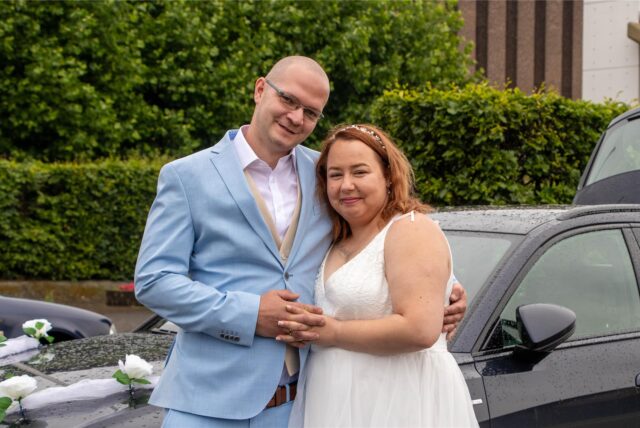 Bei einer Fußballfeier wurden sie ein Paar. Nun haben Saskia (geborene Bongartz) und Dennis Exner geheiratet.
