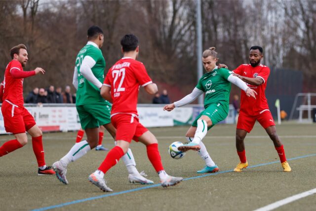 Spielszene SG Massen gegen SSV Mühlhausen