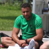 Sanmi Ojo im Sitzkreis zum Saisonauftakt.