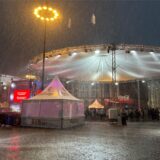 Einige EM-Tage waren in Dortmund stark verregnet. Das schränkte die Public Viewings in den Fanzonen wie hier auf dem Friedensplatz ein.
