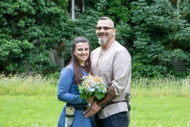 Maren (geborene Wieczorrek) und Sven Sieck haben am Haus Goldschmieding im Mittelalter-Stil geheiratet.