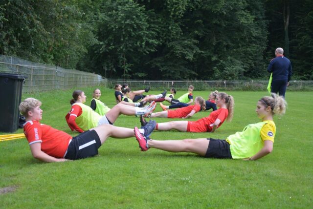 Die Spielerinnen von RW Unna II und BR Billmerich machen ab sofort gemeinsame Sache.