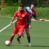 Zwei Spieler im Zweikampf um den Ball