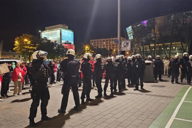 Nach der Niederlage der Türkei im EM-Viertelfinale ist es in der Dortmunder City zu unschönen Szenen gekommen. Die Polizei musste mehrfach eingreifen. Die Polizei Dortmund zieht insgesamt aber ein positives Fazit.