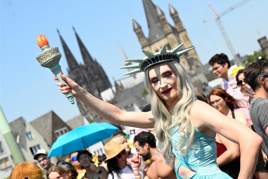 Ein CSD-Teilnehmer bei der Parade in Köln. Ein CSD-Teilnehmer bei der Parade in Köln.