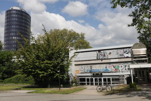 Die Stadtbahn-Haltestelle Stadthaus in Dortmund