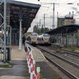 Zwei Züge stehen am Bahnhof Unna