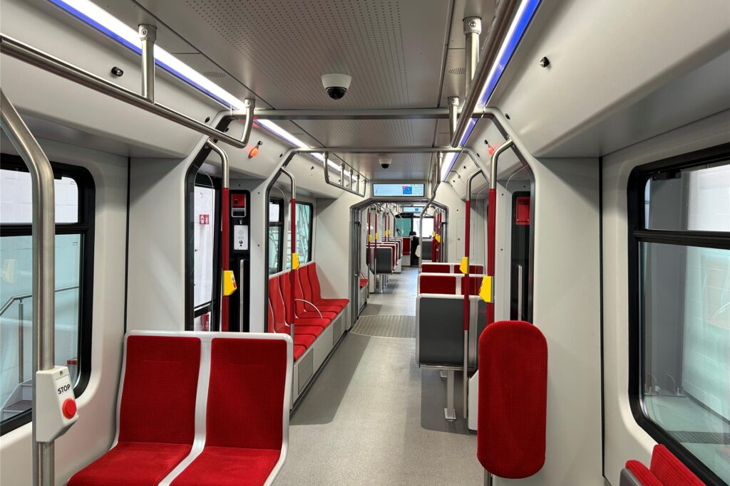 Ein Blick in den Innenraum der modernisierten Bahn Ein Blick in den Innenraum der modernisierten Bahn