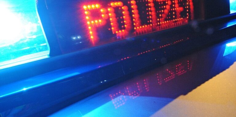 Auf dem Autobahnzubringer zwischen Werne und Hamm passierte auf Hammer Stadtgebiet ein schwerer Unfall, die Straße ist dort voll gesperrt.