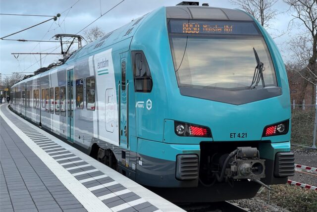 Ein Zug der Linie RB 50 am Bahnhof in Lünen
