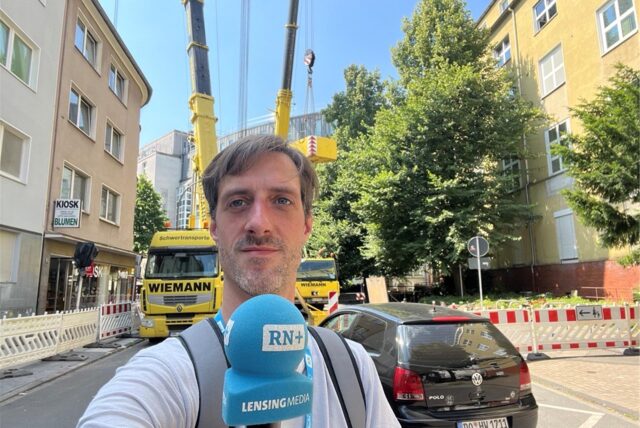 Ein großer Kran sorgt für Sperrungen im Klinikviertel. Reporter Tim Schulze war vor Ort.