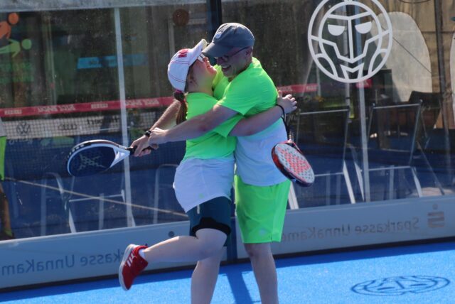 Freue über gewonnene Ballwechsel. Beim ersten inklusiven Padel-Turnier in Kamen stand vor allem der Spaßfaktor im Fokus.