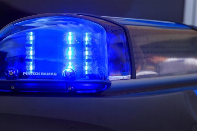 Blaulicht auf Polizeifahrzeug.