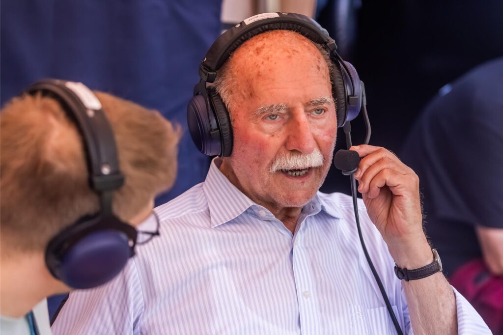 Im Rahmen unserer Live-Übertragungen hat auch Reporter-Legende Werner Hansch bereits einige Spiele kommentiert. Im Rahmen unserer Live-Übertragungen hat auch Reporter-Legende Werner Hansch bereits einige Spiele kommentiert.