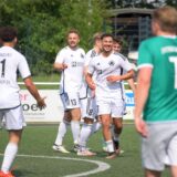 Die Spieler des Geisecker SV jubeln.