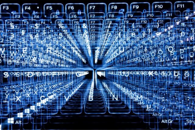 Tasten einer beleuchteten Tastatur (Aufnahme mit Zoomeffekt)