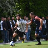 Zwei Spieler im Zweikampf um den Ball