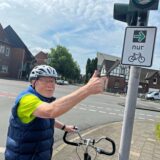 Radfahrer Reiner Osterhaus (79) begrüßt die neuen Abbiege-Möglichkeiten für Fahrradfahrer, wie hier an der Kreuzung Goerdelerstraße/Hansaring in Werne