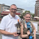 Michael Berger, der Veranstalter des Weinsommers auf dem Friedensplatz in Dortmund, zeigt das Weinfest im Video-Rundgang.