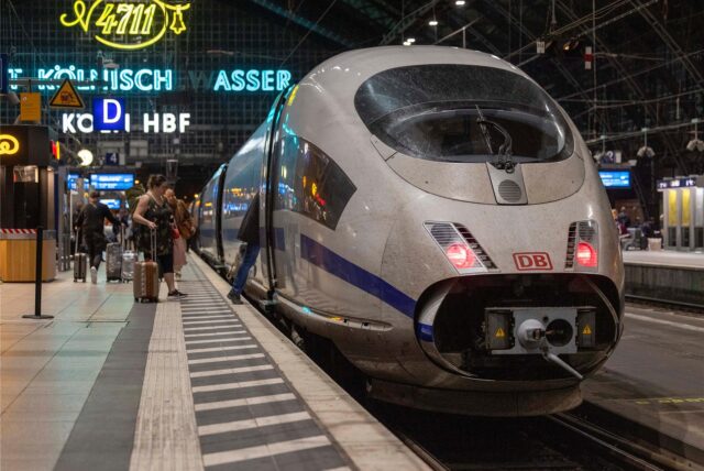 ICE im Kölner Bahnhof