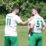 Spieler des SV Stockum stehen in Kreis