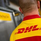 Ein DHL-Mitarbeiter