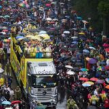 Erst regnet es beim CSD, doch dann kommt auch die Sonne raus.