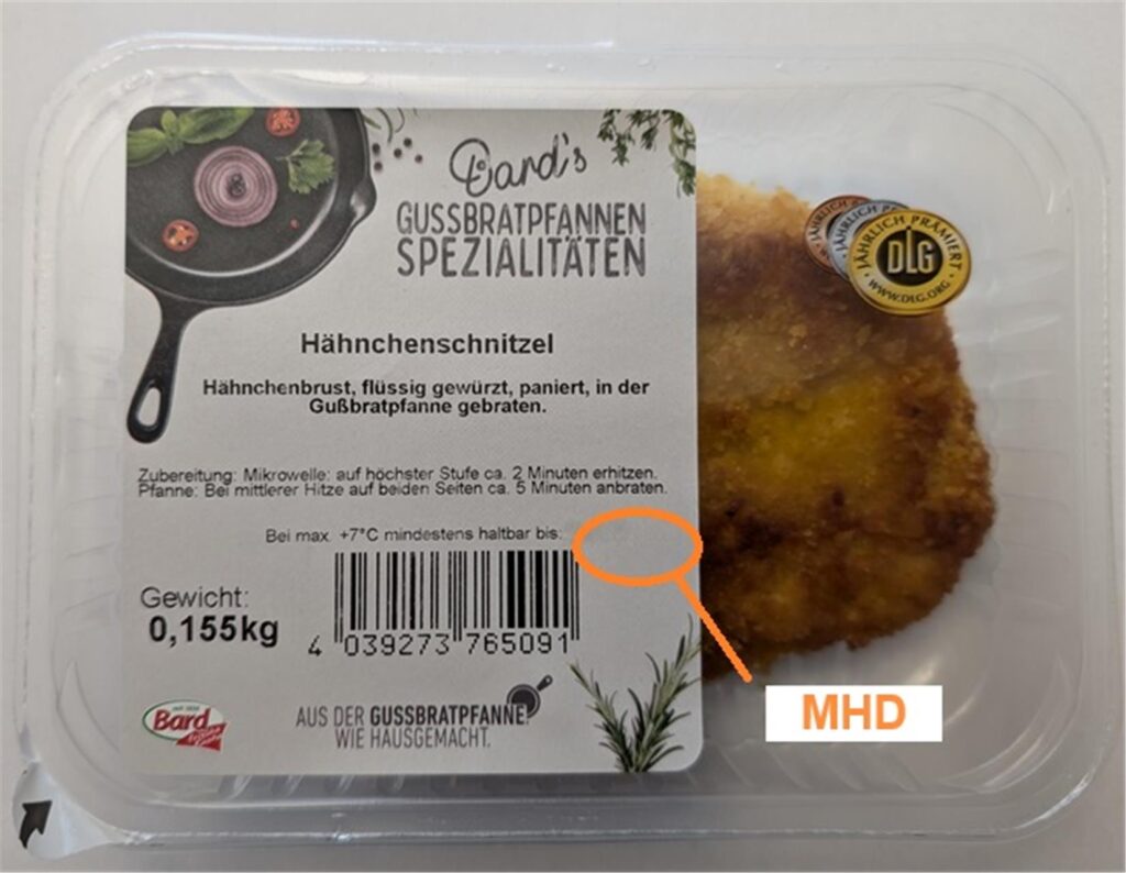 Eine Verpackung der Hähnchenschnitzel, die von der Rückrufaktion betroffen sind.