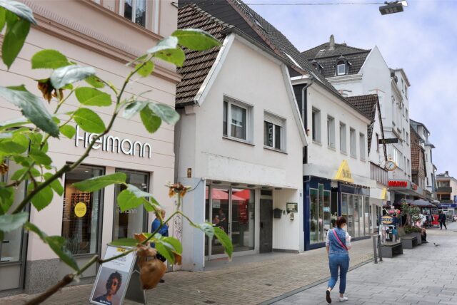 Der frühere Vodafone-Shop an der Weststraße 73 in Kamen steht leer. Das Ladenlokal soll neu vermietet werden.