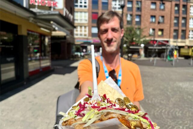 Reporter Tim Schulze hat den Döner von „Echter Berliner“ im Brückstraßenviertel probiert.