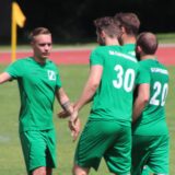 Lukas Bußkamp (Nummer 30) wird beglückwünscht, nachdem er das 1:0 gegen den BSV Heeren eingeleitet hatte.