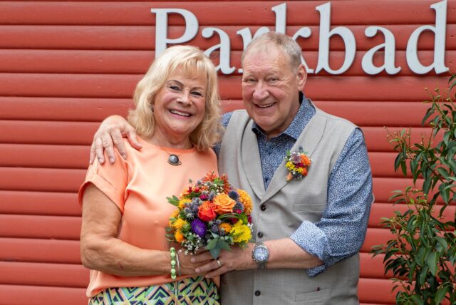 Sybill (geborene Lottner) und Bernhard Krüger haben im Parkbad Süd standesamtlich geheiratet.