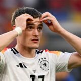 Florian Wirtz reagiert nach der Niederlage auf dem Spielfeld.