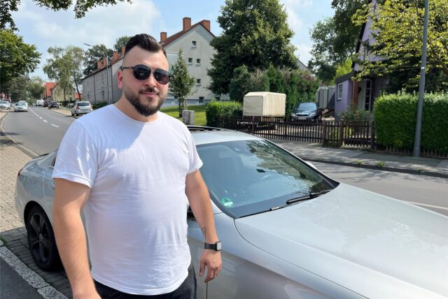 Der Derner Serkan Göcmez, der einen E-Klasse-Mercedes besitzt, wurde in der Nacht auf Donnerstag (1.8.) Opfer eines Autoaufbrechers.