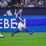 Tobias Mohr gelang mit diesem Heber die Führung für Schalke 04.