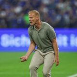 03.08.2024, Fussball, Saison 2024/2025, 2. Bundesliga, 1. Spieltag, FC Schalke 04 – Eintracht Braunschweig, Cheftrainer Karel Geraerts (FC Schalke 04)



Foto: Tim Rehbein/RHR-FOTO