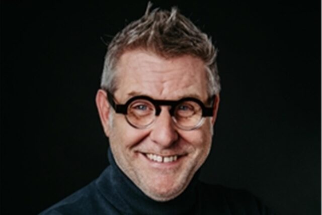 David Neil Nethen leitet seit dem 1. August 2024 das Amt für Kultur und Weiterbildung der Kreisstadt Unna. Daneben bewirbt er sich für die Grünen in seinem Heimatkreis Viersen für eine Bundestagskandidatur.
